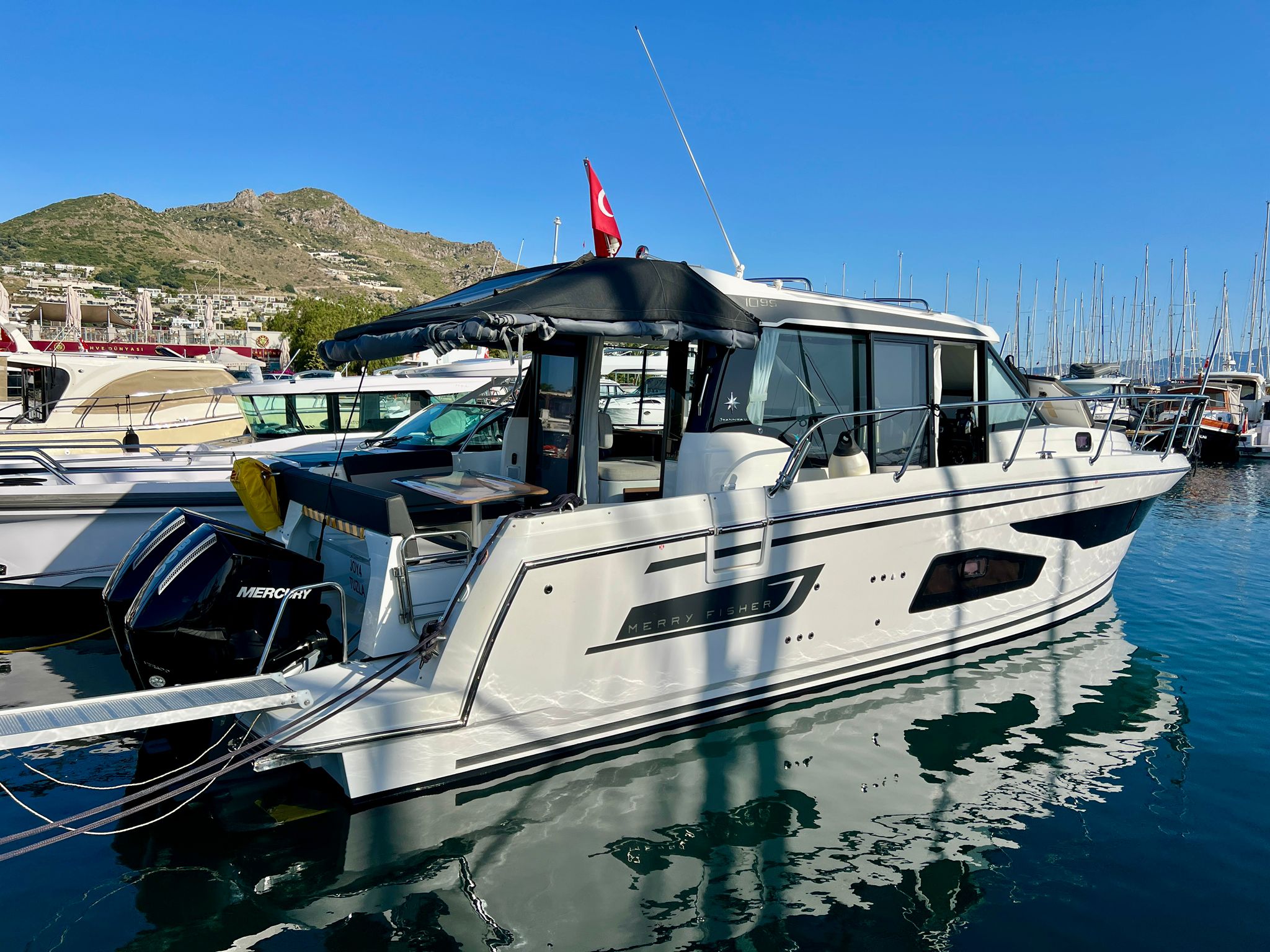 Jeanneau Merry Fisher 1095 Coupe